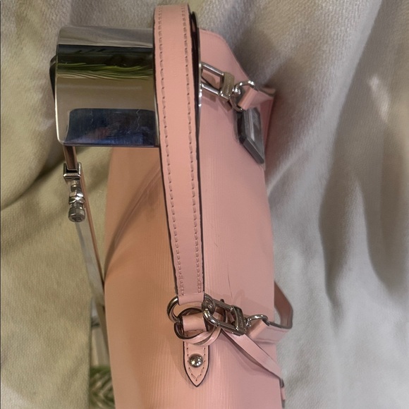 Louis Vuitton Epi Cluny MM Rose Ballerina Pink Bag With Shoulder Strap and COA - Picture 3 of 16